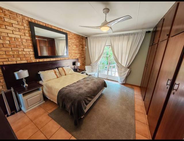 3 BEDROOM HOUSE FOR SALE IN VANDERBIJLPARK SE 3